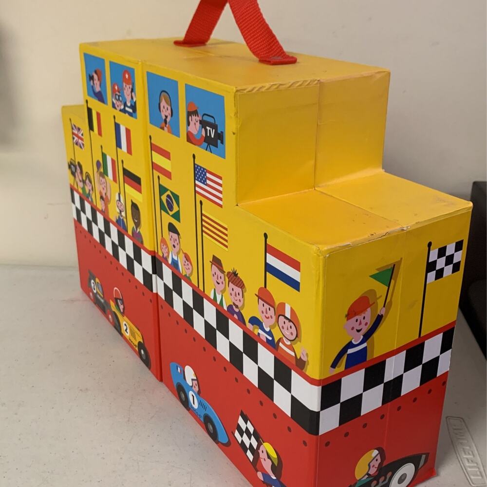 Janod Racing Wooden 3 Car Racing Grand Prix Suitcase Playset - Picture 4 of 7